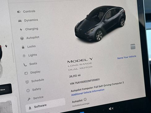 Used 2022 Tesla Model Y Long Range AWD/4WD image 23