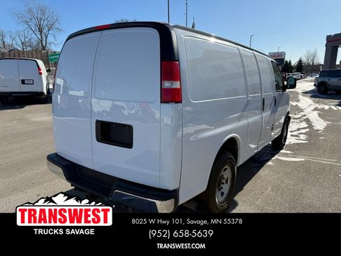 Used 2017 Chevrolet Express 3500 RWD image 14