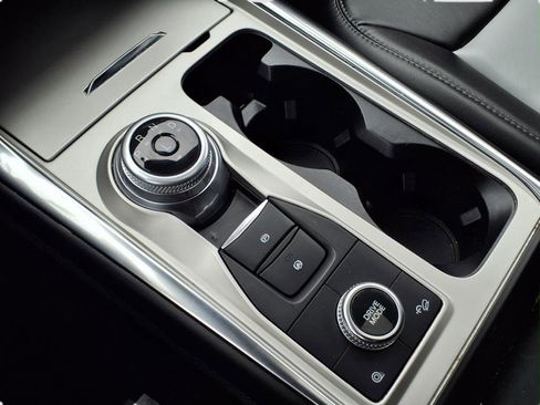 Used 2022 Ford Explorer XLT w/ Equipment Group 202A image 21