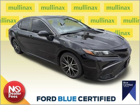 Used 2022 Toyota Camry SE FWD image 1