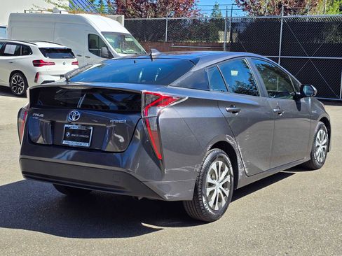 Used 2016 Toyota Prius Two FWD image 3