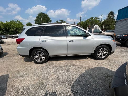 Used 2019 Nissan Pathfinder SL AWD/4WD image 13