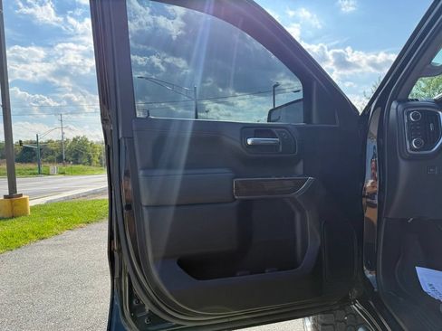 Used 2022 GMC Sierra 1500 Elevation w/ LPO, Elevation Black Package AWD/4WD image 23