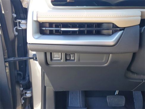 Used 2024 Cadillac XT4 Luxury image 15