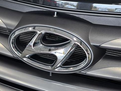 Used 2018 Hyundai Santa Fe Sport AWD/4WD image 37