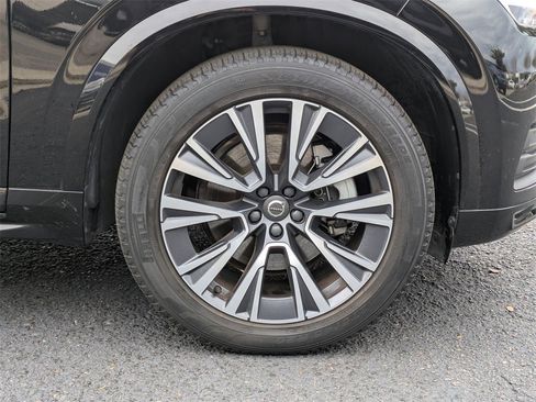 Certified 2022 Volvo XC90 T6 Momentum image 11
