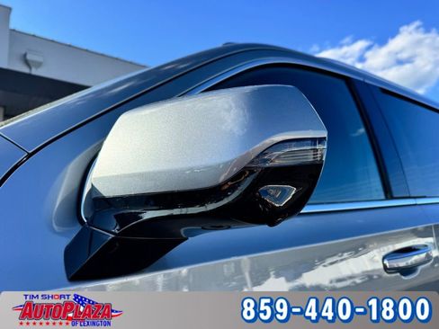 Used 2025 GMC Yukon XL Denali AWD/4WD image 13