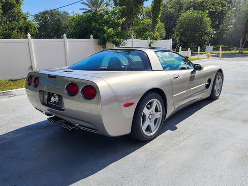 Used 1998 Chevrolet Corvette Coupe w/ Memory Pkg RWD image 16
