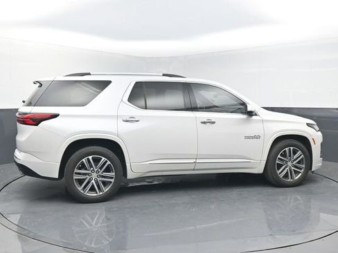 Used 2023 Chevrolet Traverse High Country FWD image 6