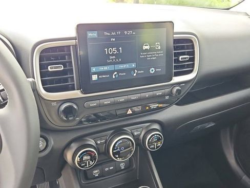 Certified 2025 Hyundai Venue SEL image 23