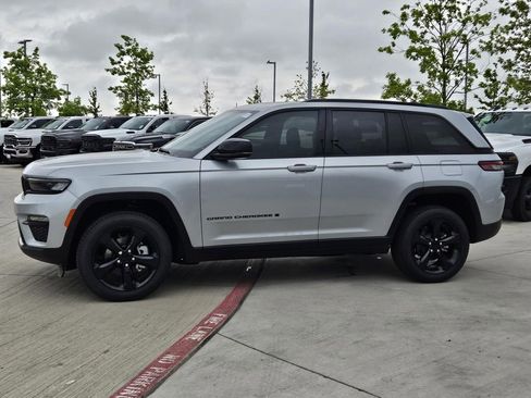 New 2025 Jeep Grand Cherokee Limited w/ Black Appearance Package RWD image 2
