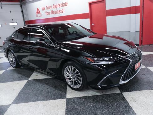 Used 2022 Lexus ES 350 Ultra Luxury w/ Accessory Package 2 FWD image 3