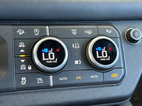 Used 2024 Land Rover Defender 110 X-Dynamic SE AWD/4WD image 26
