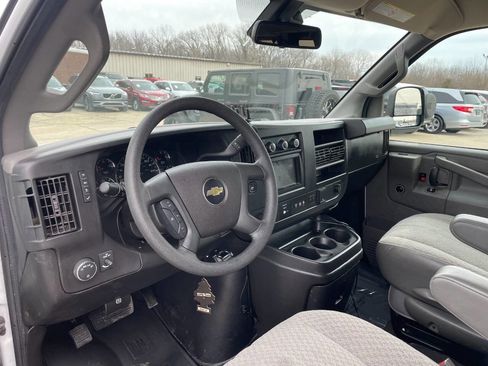 Used 2020 Chevrolet Express 3500 LT w/ LT Preferred Equipment Group image 17