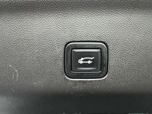 Used 2022 GMC Yukon XL SLT image 15