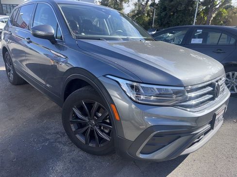 Used 2022 Volkswagen Tiguan SE AWD/4WD image 1