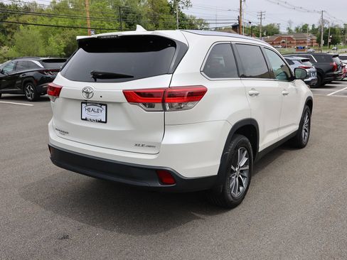 Used 2019 Toyota Highlander XLE AWD/4WD image 7