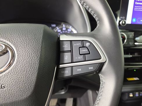 Used 2024 Toyota Highlander XLE AWD/4WD image 24