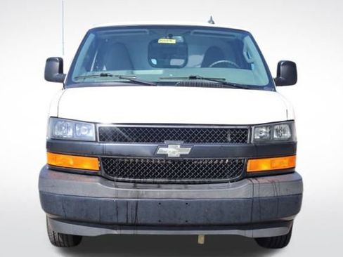 Used 2018 Chevrolet Express 2500 image 4