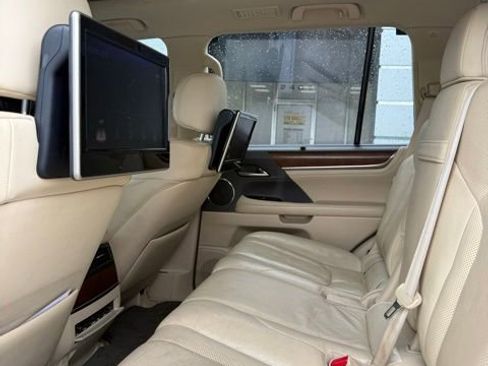 Used 2016 Lexus LX 570 4WD w/ Luxury Package image 15
