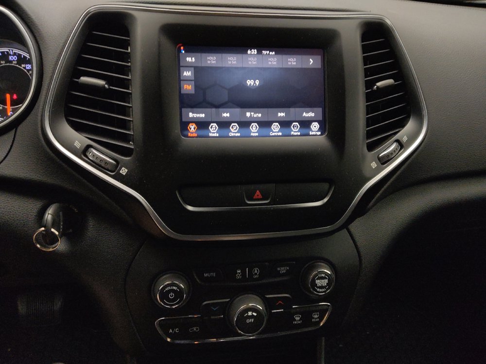 Used 2019 Jeep Cherokee Latitude w/ Cold Weather Group AWD/4WD image 25