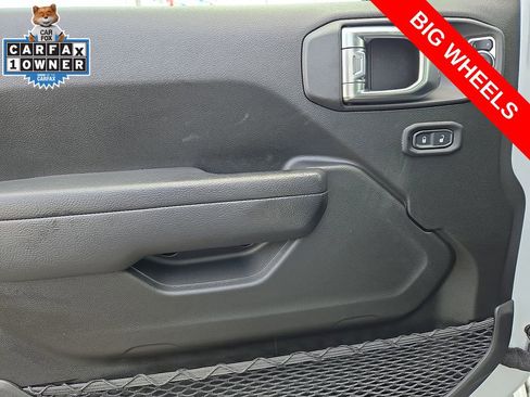 Used 2022 Jeep Gladiator Mojave AWD/4WD image 12