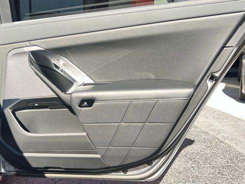 Used 2023 BMW i7 xDrive60 image 21