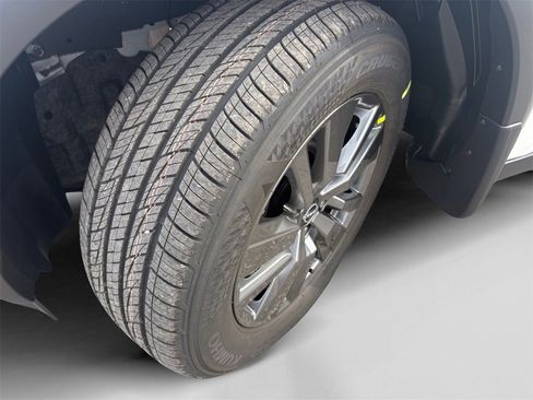 New 2025 Nissan Pathfinder SV image 19