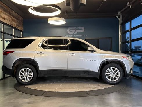 Used 2021 Chevrolet Traverse LT AWD/4WD image 2