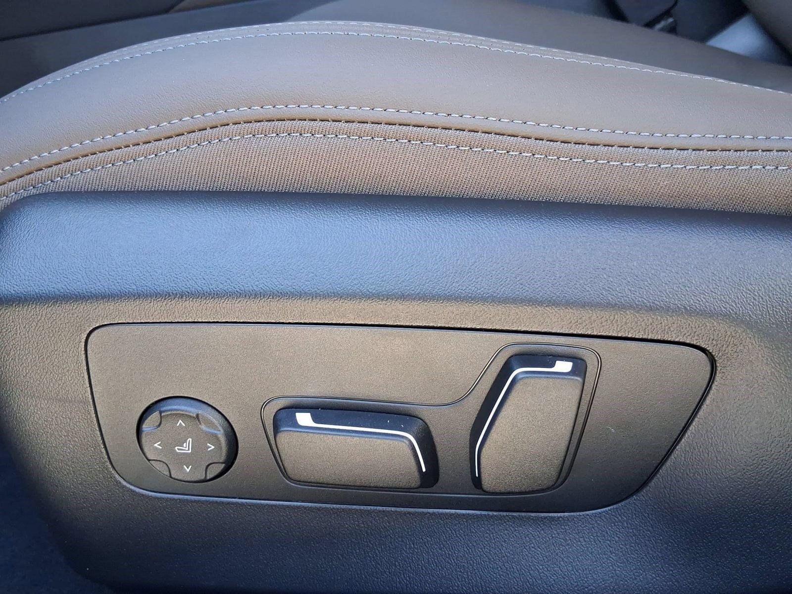 Used 2026 BMW 530i w/ Premium Package RWD image 14