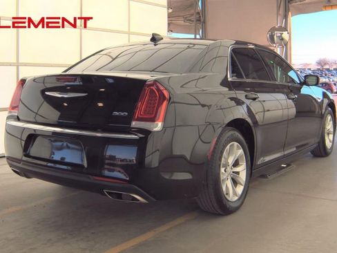 Used 2021 Chrysler 300 Touring image 6