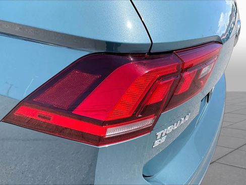 Used 2020 Volkswagen Tiguan SE w/ Panoramic Sunroof Package FWD image 29