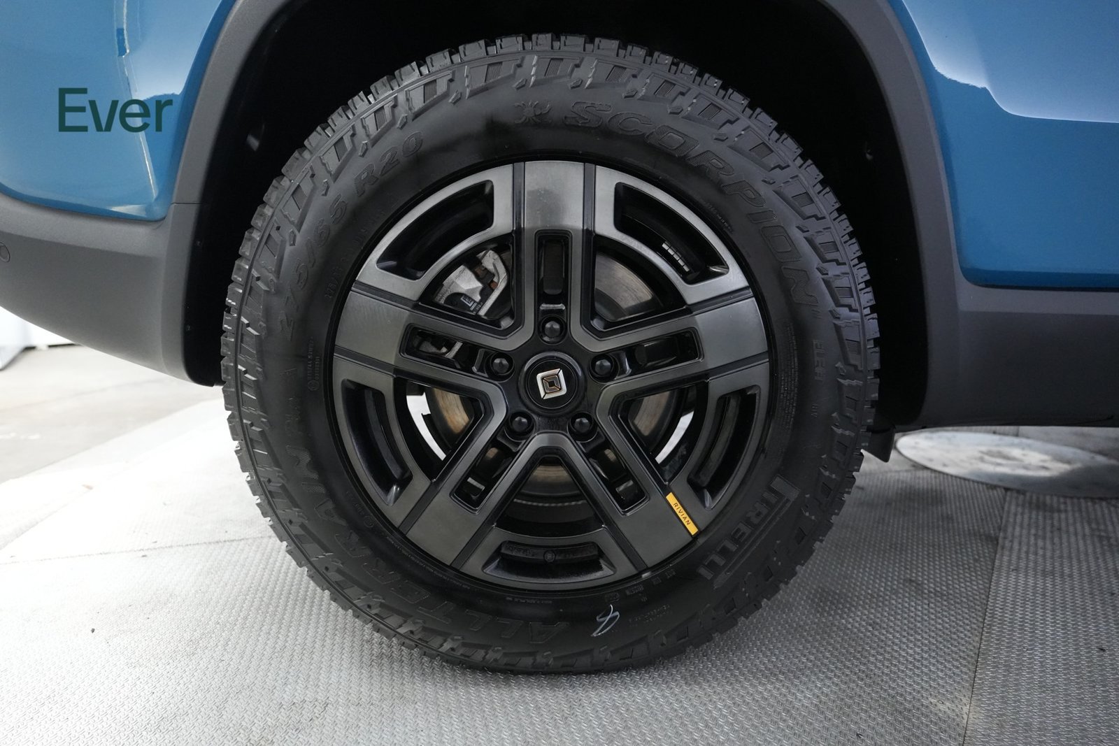 Used 2024 Rivian R1S Adventure Dual AWD/4WD image 21