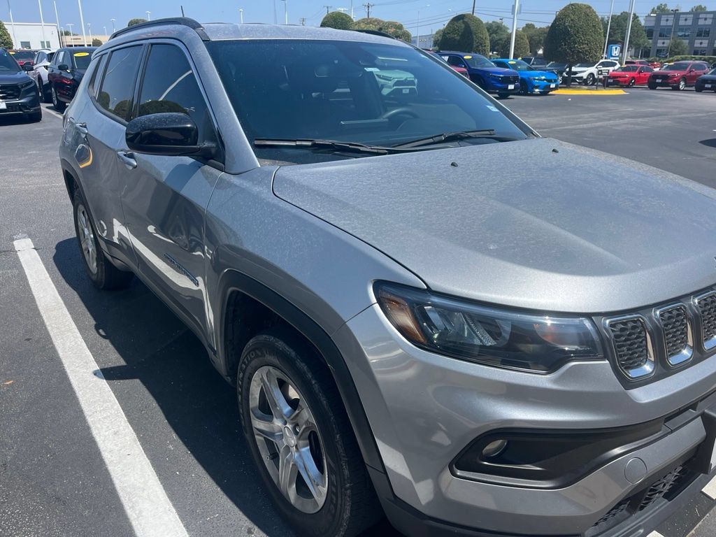 Used 2023 Jeep Compass Latitude AWD/4WD image 3