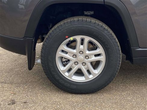 New 2025 Jeep Grand Cherokee Laredo w/ MOPAR Finishing Package image 7