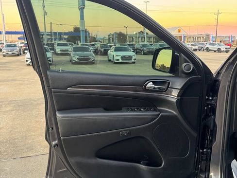 Used 2020 Jeep Grand Cherokee Overland image 7