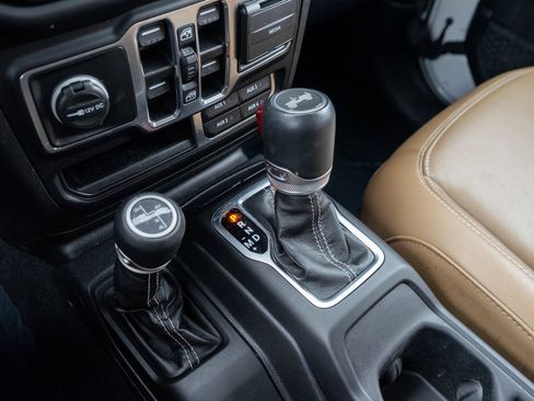 Used 2023 Jeep Wrangler Unlimited Sahara w/ Cold Weather Group AWD/4WD image 21