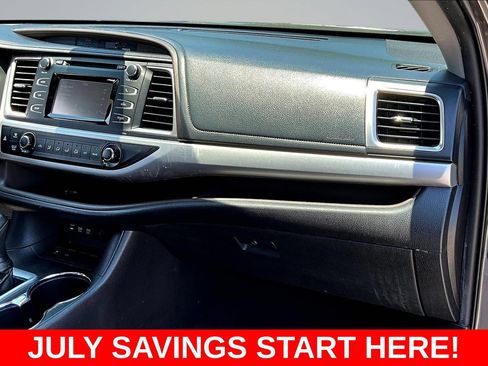 Used 2019 Toyota Highlander LE FWD image 34
