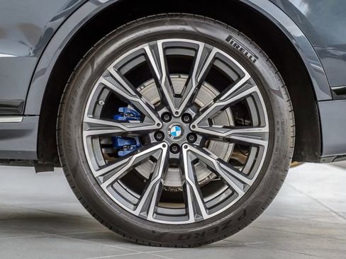 Used 2022 BMW X7 xDrive40i w/ M Sport Package image 15