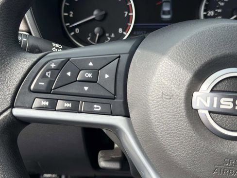 Used 2025 Nissan Altima 2.5 SV FWD image 23