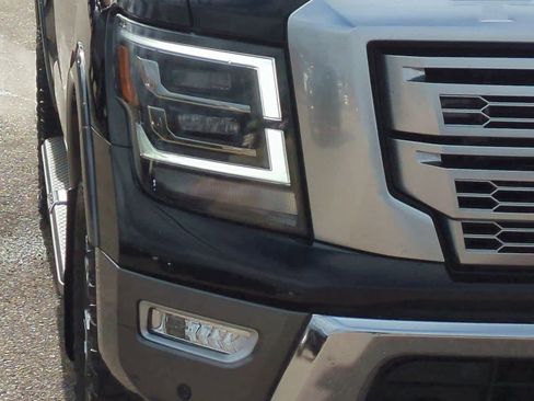 Used 2021 Nissan Titan Platinum Reserve w/ Moonroof Package image 10