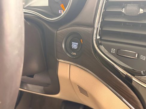 Used 2019 Jeep Grand Cherokee Overland image 32