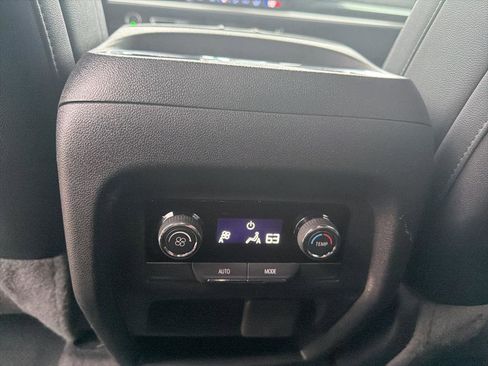 Used 2024 Chevrolet Traverse LT image 18