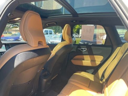 Used 2022 Volvo XC60 T8 Inscription w/ Advanced Package AWD/4WD image 21