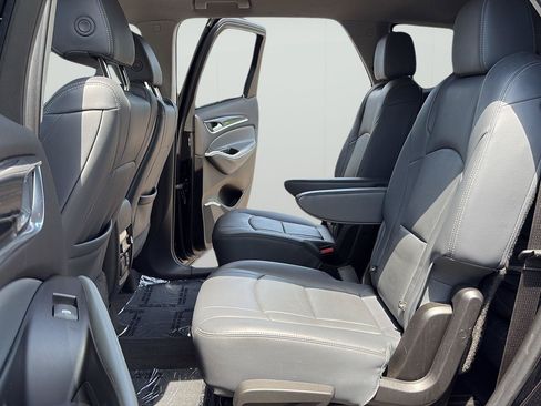 Used 2019 Buick Enclave Essence FWD image 18