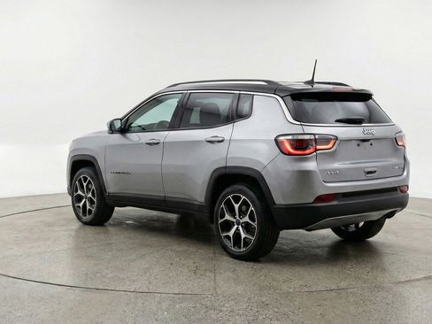 Used 2025 Jeep Compass Limited image 6