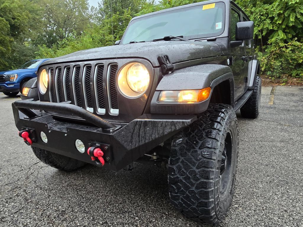Used 2018 Jeep Wrangler Unlimited Sahara w/ Cold Weather Group AWD/4WD image 13