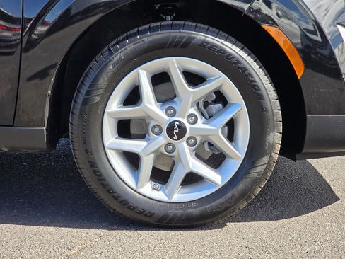 Used 2023 Kia Soul LX w/ LX Technology Package image 9