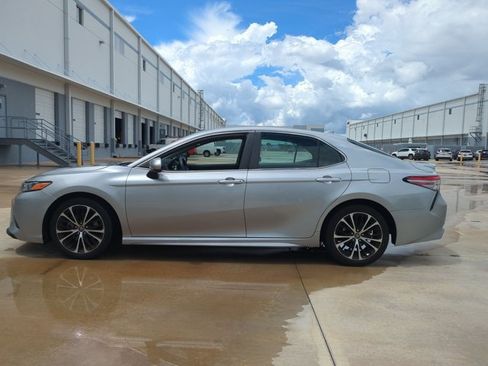 Used 2019 Toyota Camry SE FWD image 8