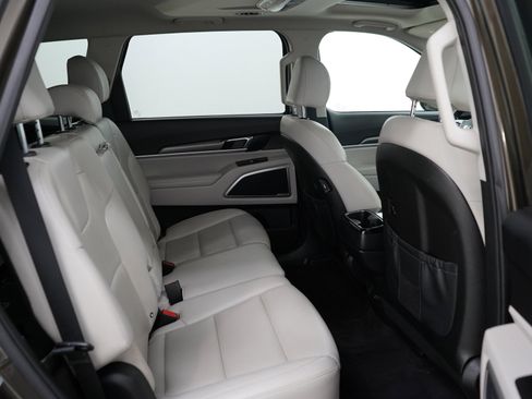 Used 2020 Kia Telluride S w/ S 8 Passenger Seating Package AWD/4WD image 12